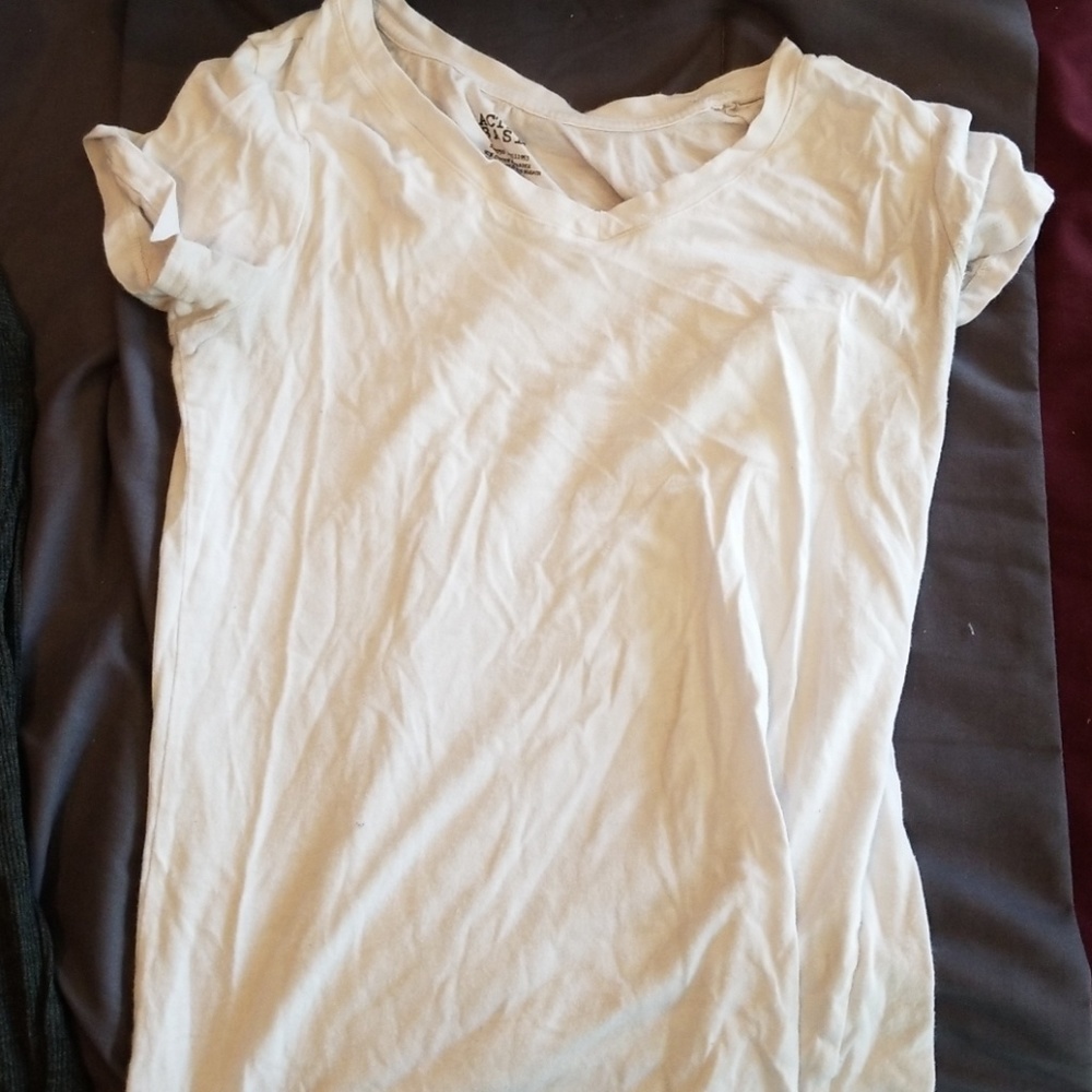 Short sleeve white v neck